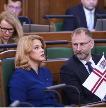 Ministru prezidente Evika Siliņa un satiksmes ministrs Atis Švinka.