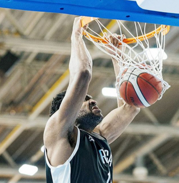 Nepilnus 28 gadus vecais amerikāņu centrs Brendons Hafmens ir viens no fiziski jaudīgākajiem Latvijas klubu basketbolistiem ilgā laika periodā, un tikšana pie viņa sezonas laikā ir liela "VEF Rīgas" veiksme.