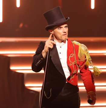 Muzikālā šova "Koru kari" ceturtā tiešraide.