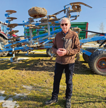 ZS "Kalna Smīdes 1" saimnieks Jānis Sietiņsons: "Ja lauks pirms sējas jāapstrādā trīs četras reizes, izvēlētā augsnes apstrādes tehnoloģija rosina apšaubīt tās efektivitāti un saudzīgumu."