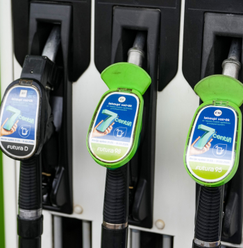 Degvielas uzpildes stacija "Neste".