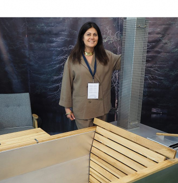 "Vannas apdarei izmantots oša koks no mūsu meža," rāda "Kotte Tub" darbiniece Kristīne Dāvida.