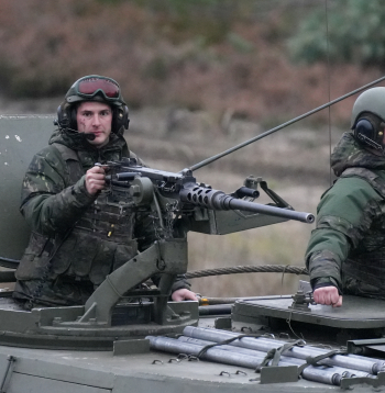 NATO Daudznacionālās brigādes Latvijā mācību "Resolute Warrior" tanku un smagās artilērijas manevru un kaujas šaušanas vingrinājums Ādažu poligonā.