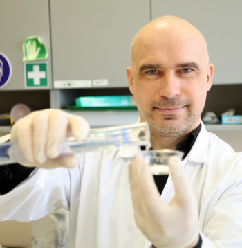 Projekta zinātniskais vadītājs, RTU Fizikas un materiālzinātnes institūta vadošais pētnieks Jānis Baroniņš.