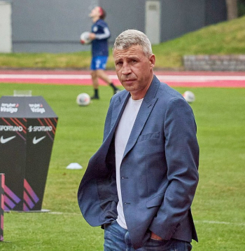 Viktors Dobrecovs kopš 2024. gada sekmīgi strādā ar Latvijas U-19 futbola izlasi.