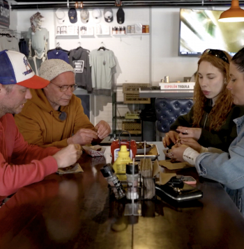 "Četri uz koferiem". 