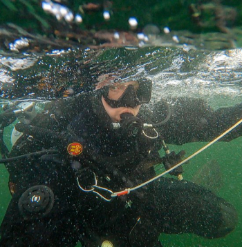 Militārie ūdenslīdēji ir sagatavoti pildīt bīstamus uzdevumus gan ikdienā, gan arī NATO mācībās un starptautiskajās misijās, gan iznīcināt vēsturiskus vai mūsdienu sprādzienbīstamus priekšmetus.