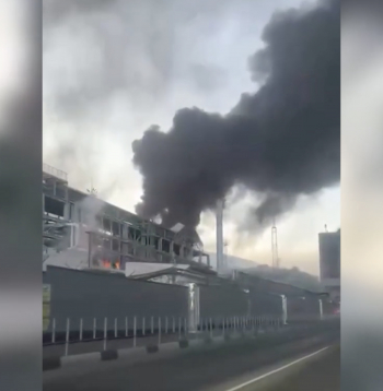 Krievijas naftas rūpnīca Tuapsē atkal liesmās.