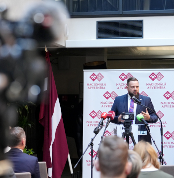 Saeimas deputāts, Nacionālās apvienības saraksta līders Zemgalē Jānis Vitenbergs piedalās pasākumā, kurā Nacionālā apvienība informē par dalību 15. Saeimas vēlēšanās un nosauc vēlēšanu apgabalu līderus, kā arī partijas galvenās prioritātes.