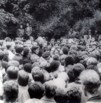 Latvijas cilvēktiesību grupas “Helsinki 86” atbalstītāji Bastejkalnā. Rīga, 1987. gada 14. jūnijs.