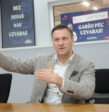 "Maag Latvija AS" valdes loceklis Heino Lapiņš: "Desmit gadu laikā esam desmitkāršojuši pelmeņu eksportu – mēs tos vedam uz Lielbritāniju, Vāciju, Nīderlandi, Poliju, Igauniju, Somiju un tūlīt sāksim vest uz Lietuvu, kas ir lielākais pelmeņu tirgus Baltijā. Arī vietējā tirgū pārdošanas apjomi pēdējos gados ir trīskāršojušies. Ja kāds man pirms desmit gadiem būtu teicis, ka notiks tik strauja izaugsme, nebūtu ticējis."