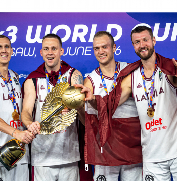 Nauris Miezis (no kreisās), Kārlis Lasmanis, Francis Lācis un Zigmārs Raimo – pirmo reizi Latvijas izlase pasaules čempionu godā 3x3 basketbolā.