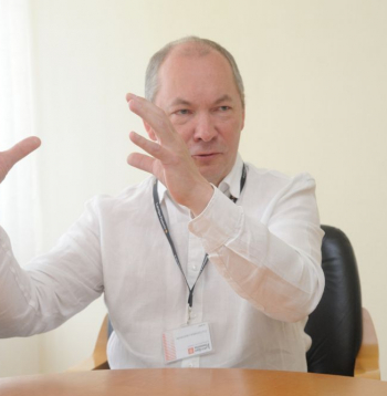 Uldis Biķis: "Šobrīd no saimnieciskās izmantošanas dabas aizsardzības vārdā grib izņemt apmēram pusi no visiem mežiem, kaut gan tie audzēti tieši kā saimnieciskie meži, tādi, kas paredzēti ciršanai. Ar kādiem resursiem strādās kokrūpniecība? Ja tā notiks, tad ilgtermiņa periodā runa ir par desmitiem miljardu eiro lielu tautsaimniecības apjoma samazinājumu līdz 2050. gadam."