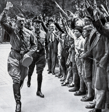 Nacistiskās Vācijas līderis Ādolfs Hitlers partijas konferences trešajā dienā 1929. gadā.