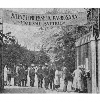 Svētku biļešu iepriekšpārdošana Esplanādē. Svētku biļešu iepriekšpārdošana Esplanādē.
