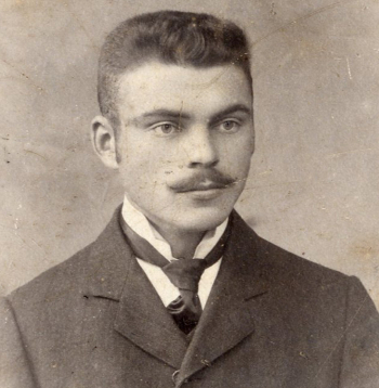 Vilis Lauskis (1887–1968)
ir spilgts talants Latvijas dārzkopībā. Attēlā - Vilis Lauskis aptuveni 20 gadu vecumā.