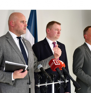 "Apvienotā saraksta" līderi Andris Kulbergs (no kreisās), Edvards Smiltēns un Edgars Tavars orientējas uz to, ka varēs vadīt koalīciju ne tikai četrus mēnešus, bet gan nākamos četrus gadus.