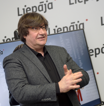 Komponists Jānis Lūsēns.