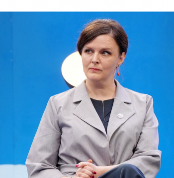 Partijas "Suverēnā vara" līdere Jūlija Stepaņenko: "Aicinu nelikt mūs kādā kastītē pēc etniskā dalījuma."
