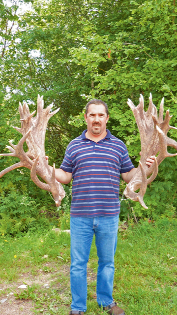 Ph.D. Jaroslavs Pokoradi ar staltbrieža ragiem