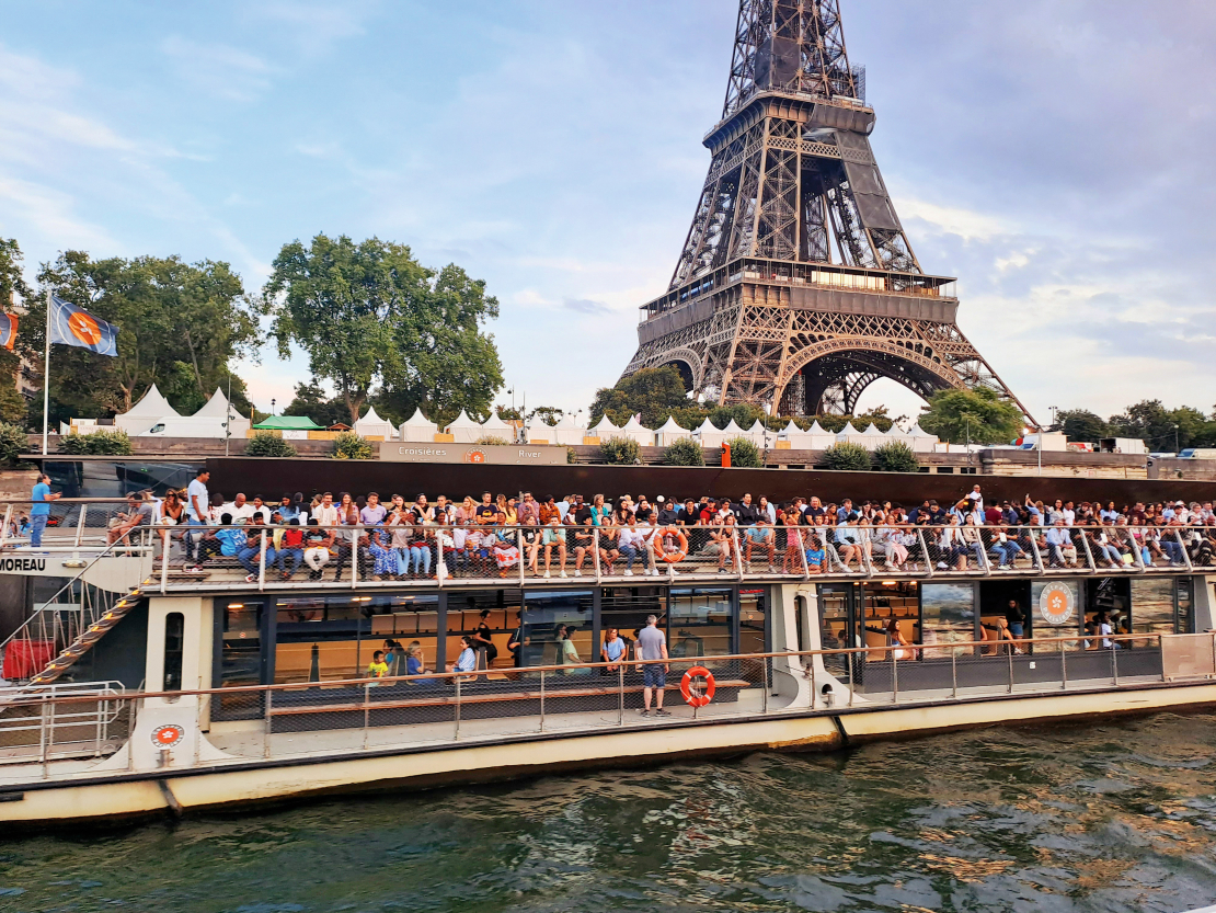 Inga Kļaviņa ar bērniem ceļo uz Parīzi