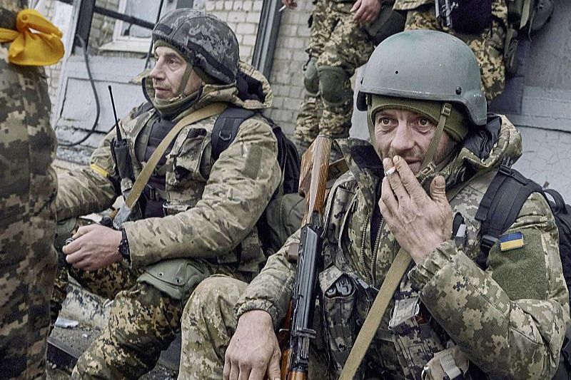 Ukraiņu karavīri atpūtas brīdī