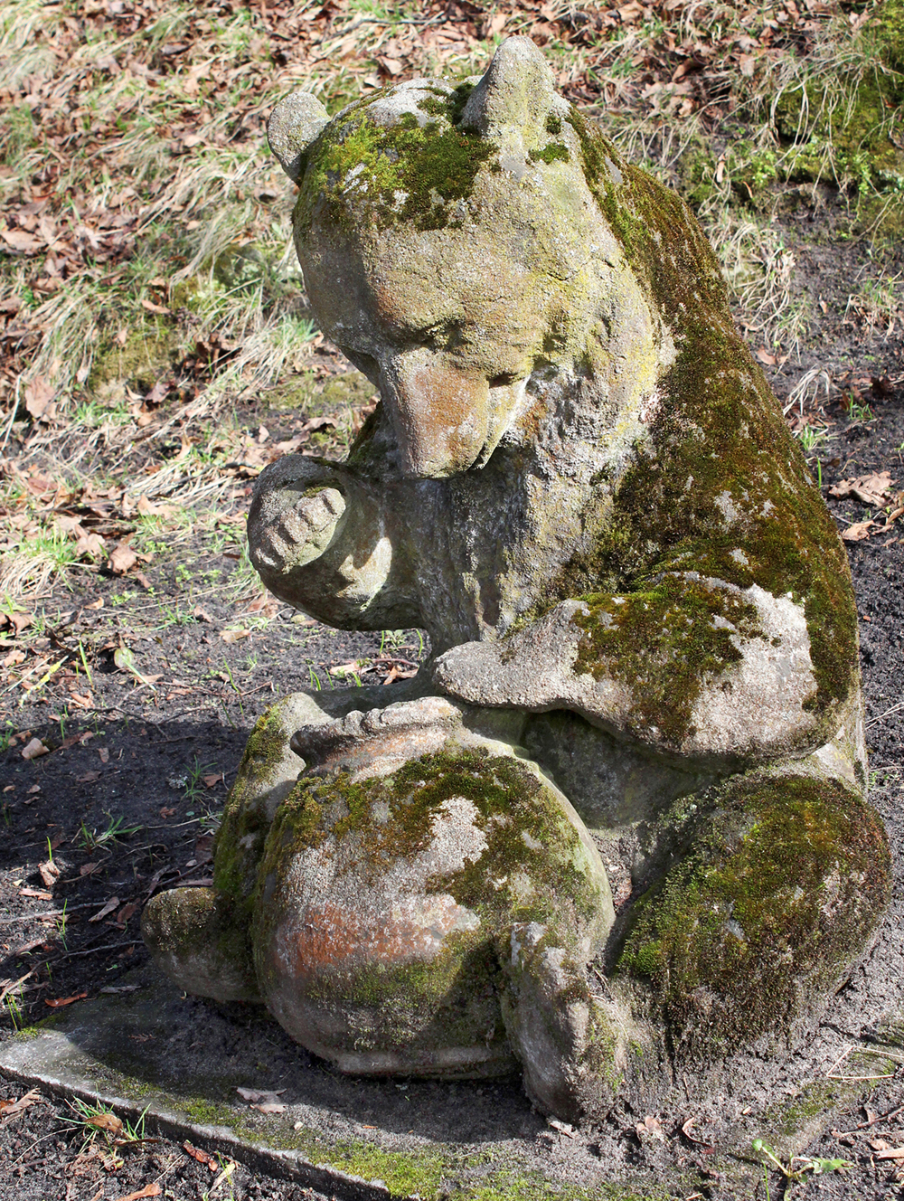 “Lācītis ar medus podu”.