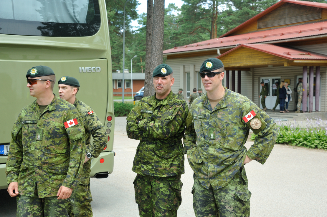 NATO karavīri Ādažu bāzē.