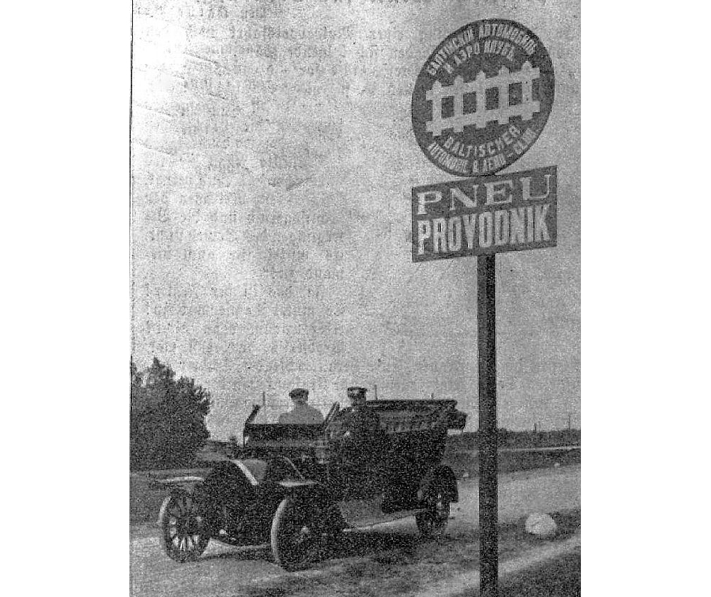 Pirmās ceļa zīmes Latvijā ieviesa 1911. gadā.