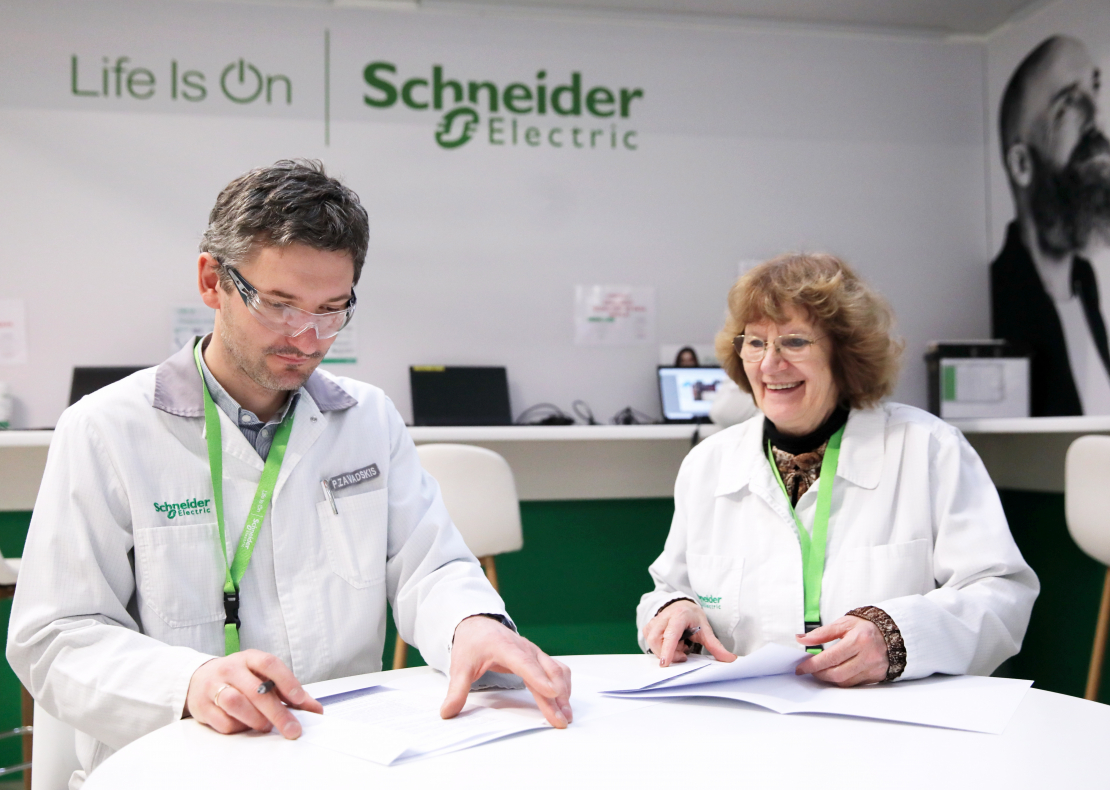 "Schneider Electric".