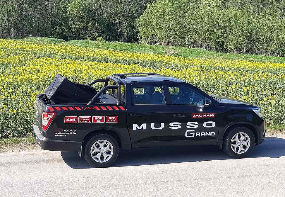 "Grand Musso" atceļā no Dundagas.