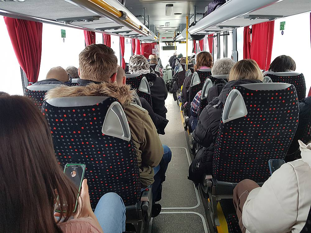 Cilvēkiem novados ir svarīgi, lai viņi pakalpojumu saņem, lai autobuss kursē. Varbūt arī tādēļ daudzi uz visu piever acis – labi, ka vispār kaut kas vēl brauc un kustās.