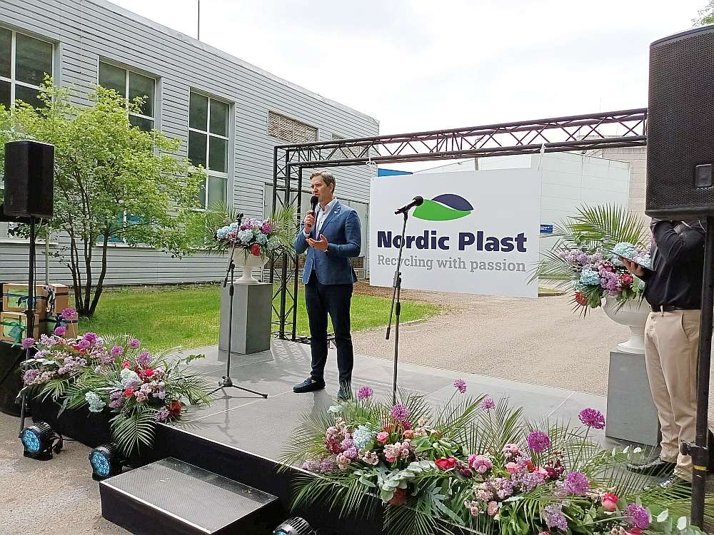 "Eco Baltia" grupas uzņēmumi modernizējas un paplašinās. "Otrreizējai pārstrādei derīgie atkritumi primāri jāuztver kā resurss, iespēja radīt jaunus izejmateriālus un veicināt Latvijas ekonomiku," uzskata akciju sabiedrības "Eco Baltia" valdes priekšsēdētājs Māris Simanovičs.