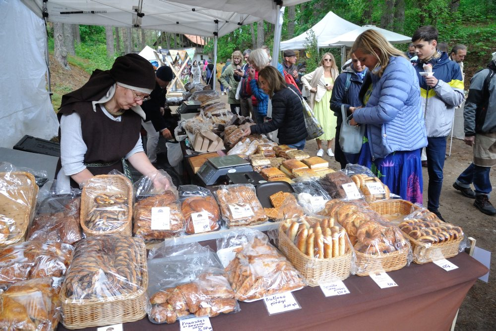 Latvijas Etnogrāfiskajā brīvdabas muzejā tradicionālais gadatirgus.