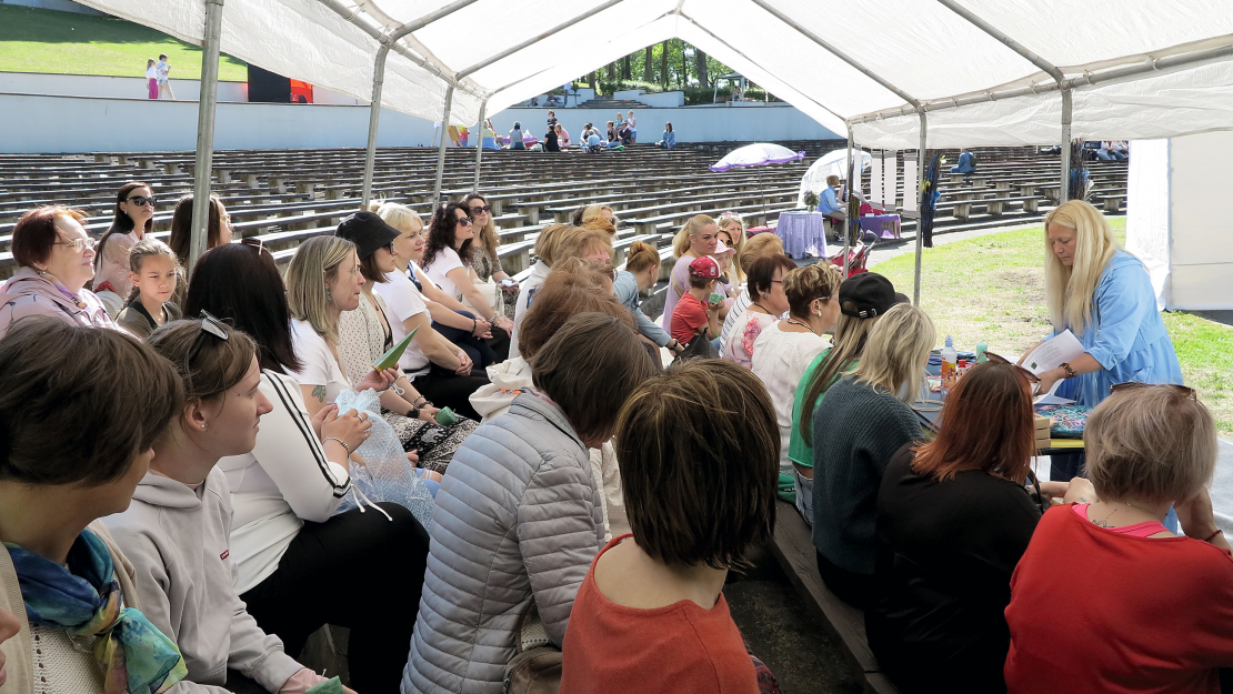 Mirklis Ingas Gromovas rūnu sveču meistarklasē.