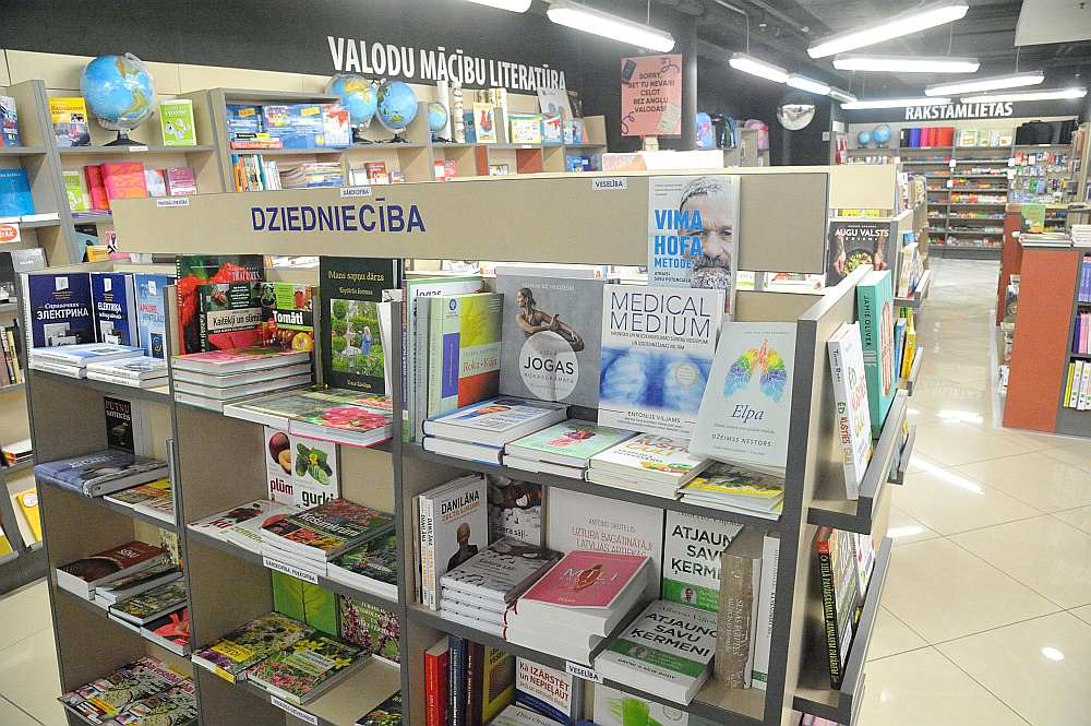 AS "Latvijas Mediji" grāmatu veikals Grāmatnīca Globuss - "Globuss Rīga". Galleria Riga, Dzirnavu 67, 6. stāvs.