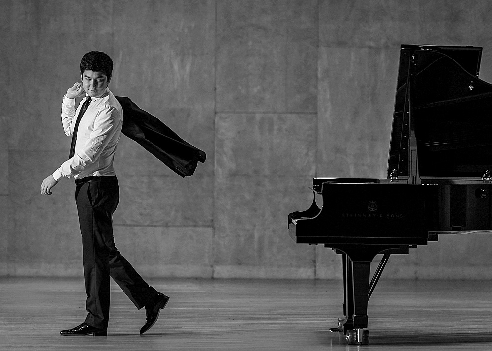 Uzbeku pianists Behzods Abduraimovs savu radošo sasniegumu klāstā var lepoties par sadarbību ar pasaules vadošajiem orķestriem.