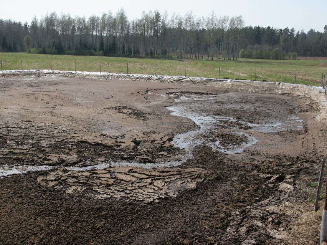 Kūtsmēslu krātuve.