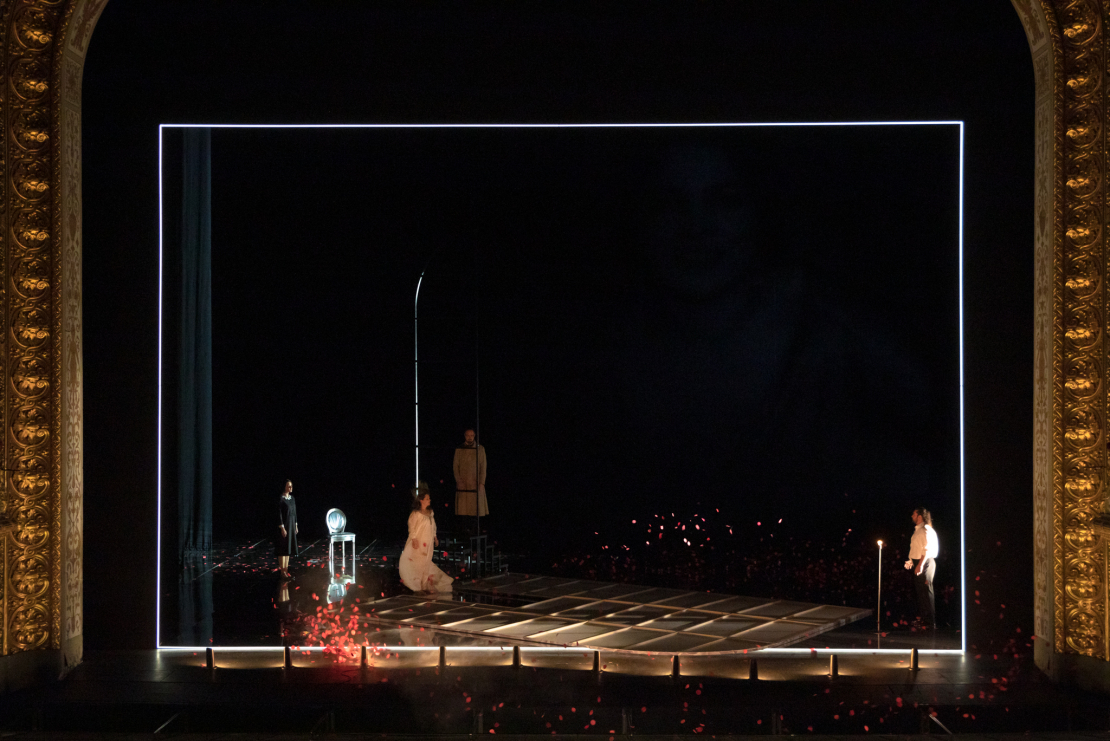 Operas "Adriāna Lekuvrēra" pirmizrāde Latvijas Nacionālajā operā.
