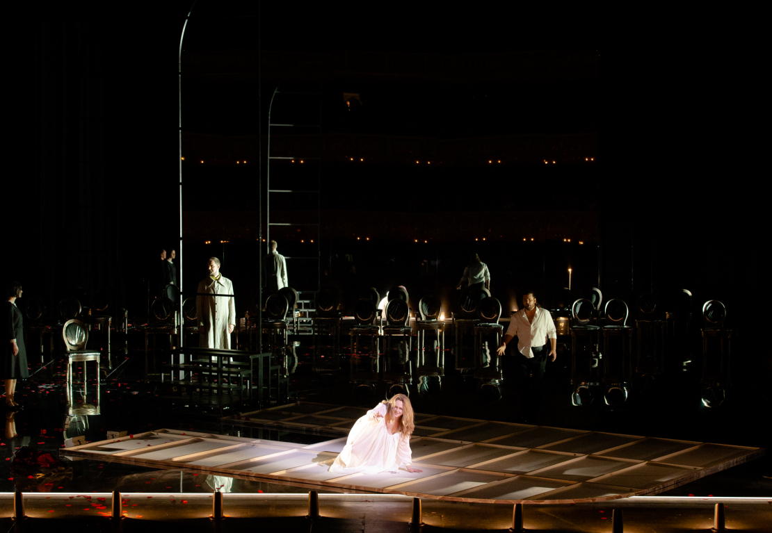 Operas "Adriāna Lekuvrēra" pirmizrāde Latvijas Nacionālajā operā.