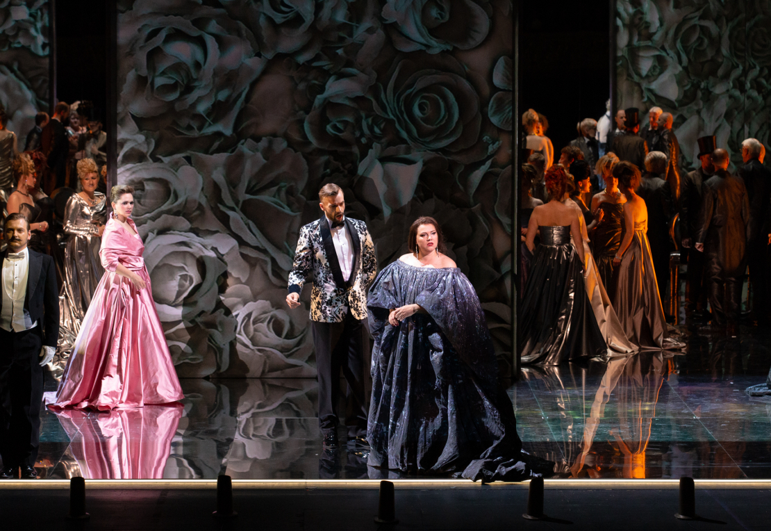 Operas "Adriāna Lekuvrēra" pirmizrāde Latvijas Nacionālajā operā.