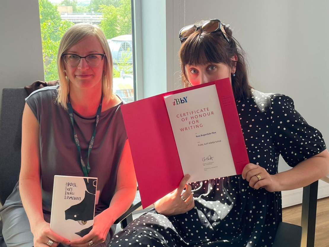 Ārzemju tirgu turpina iekarot arī viena no izdevniecības veiksmīgākajām izdotajām grāmatām – Rasas Bugavičutes-Pēces garstāsts "Puika, kurš redzēja tumsā".