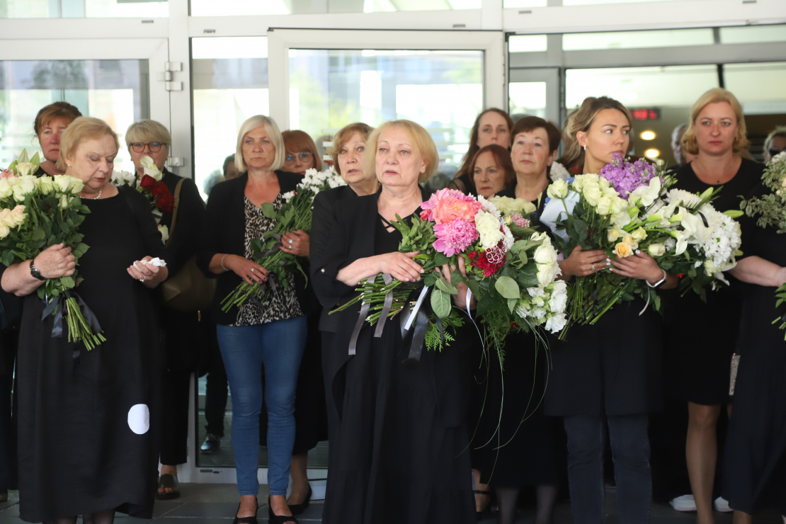 Atvadās no izcilās aktrises Lilitas Ozoliņas.
