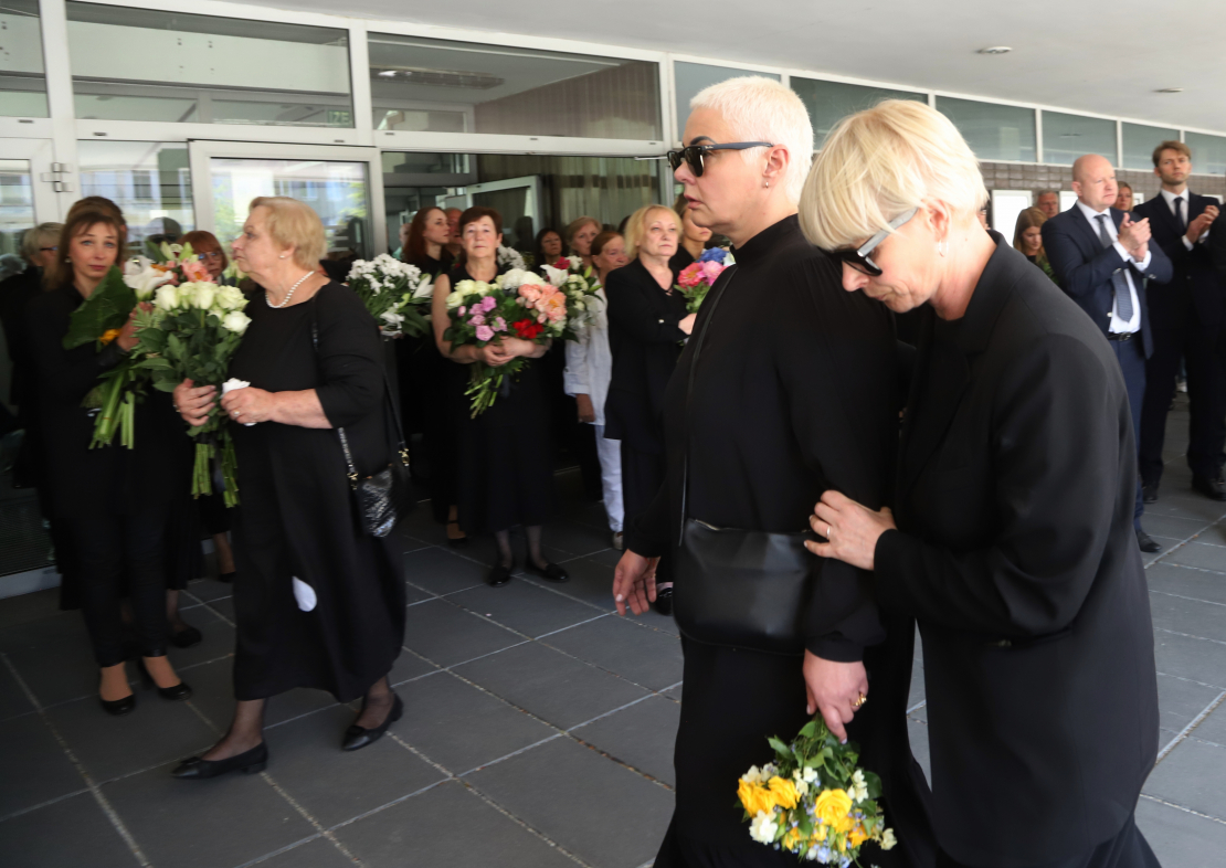 Atvadās no izcilās aktrises Lilitas Ozoliņas.