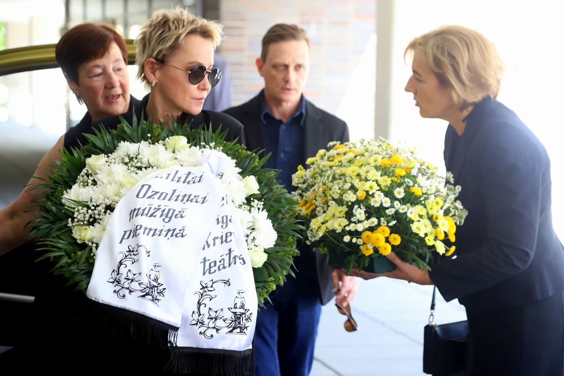 Atvadās no izcilās aktrises Lilitas Ozoliņas.