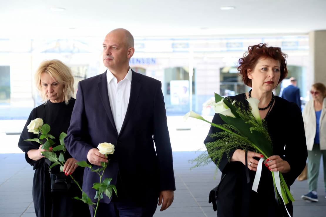 Atvadās no izcilās aktrises Lilitas Ozoliņas.