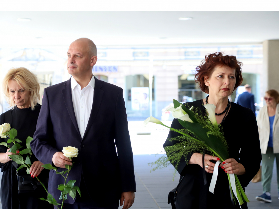 Atvadās no izcilās aktrises Lilitas Ozoliņas.