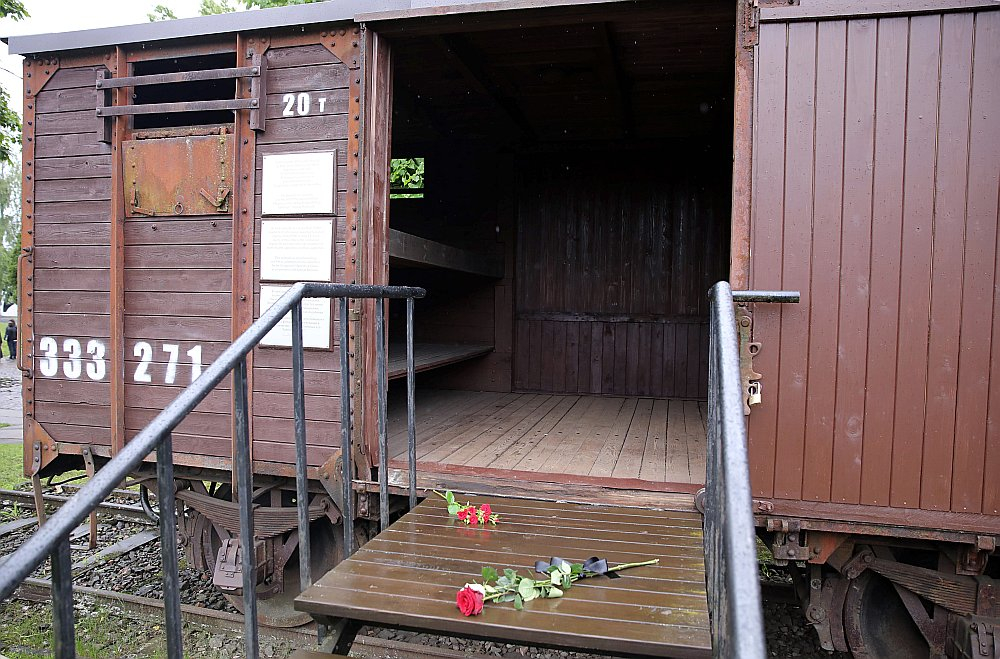 Pērn atjaunotais 1941. gada 14. jūnija deportāciju vagons Torņakalnā.