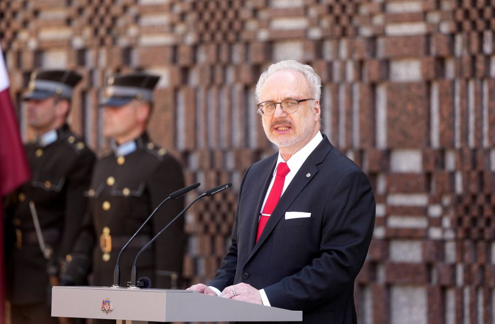 Valsts prezidents Egils Levits piedalās Komunistiskā genocīda upuru piemiņas brīdī.