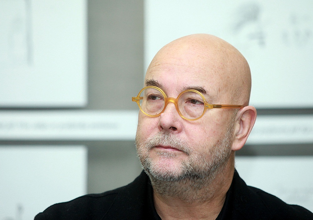 Juris Petraškevičs: "Mani interesēja materiāla "uzvedība", zīmējums kā process, dažādo šķiedras materiālu salikums."